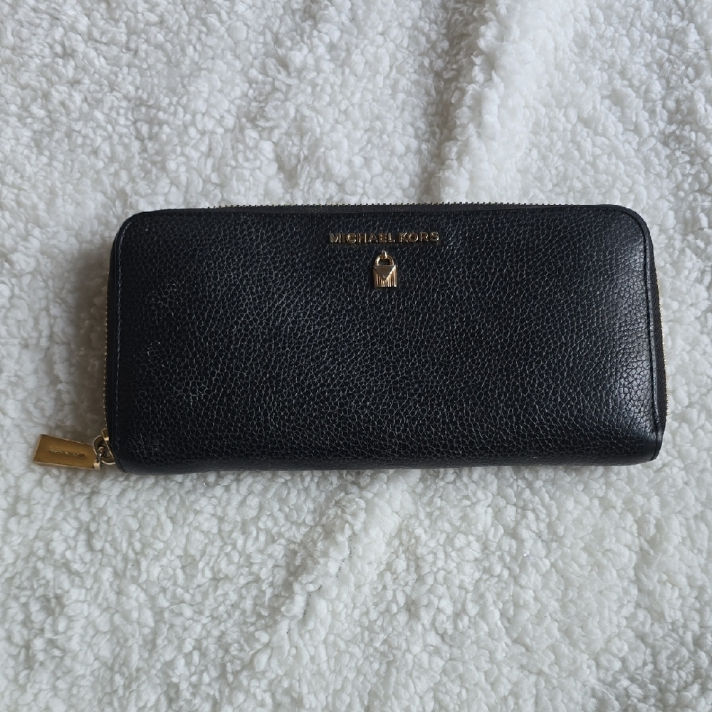 Michael Kors Pebbled Wallet